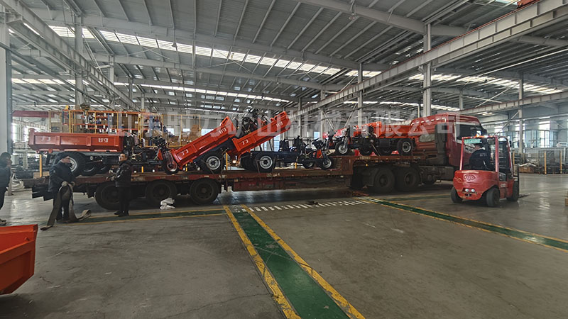 8臺(tái)柴油三輪自卸車(chē)發(fā)往朝鮮